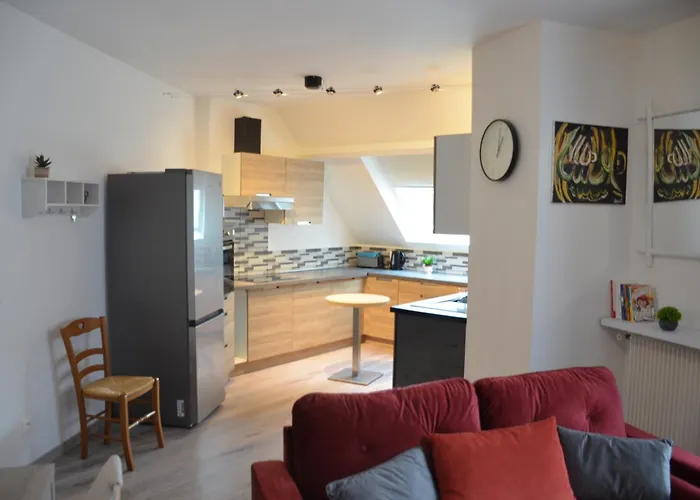 Spacious Flat Close To The Railway Station