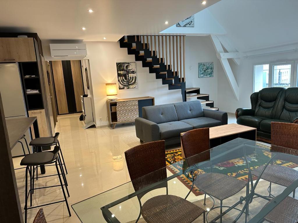 Spacious Flat Close To The Railway Station Apartment