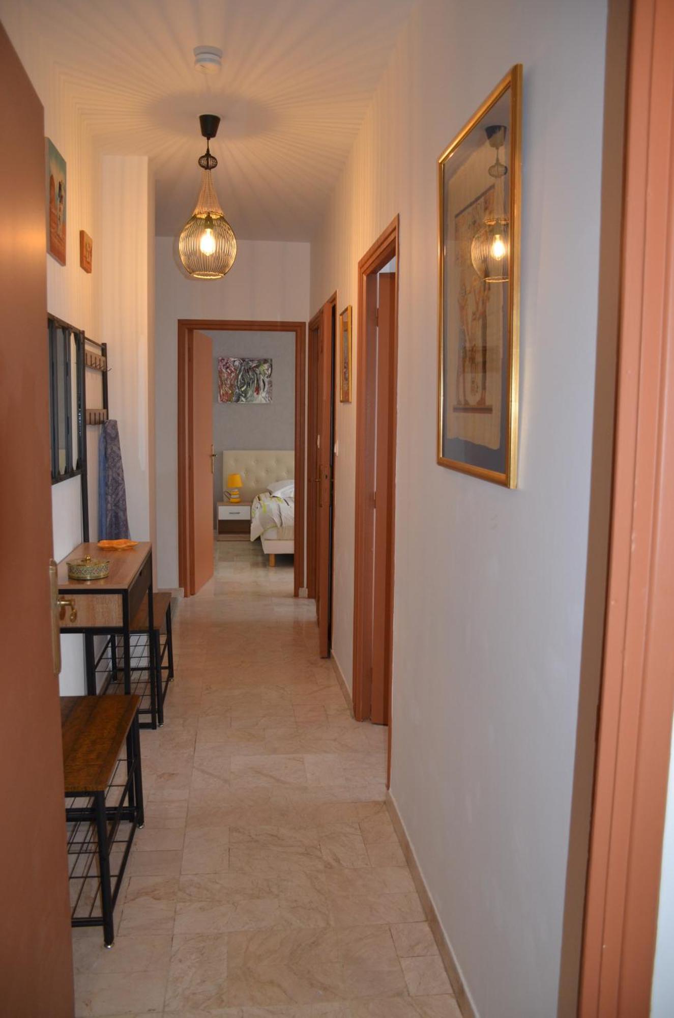 Spacious Flat Close To The Railway Station Apartment