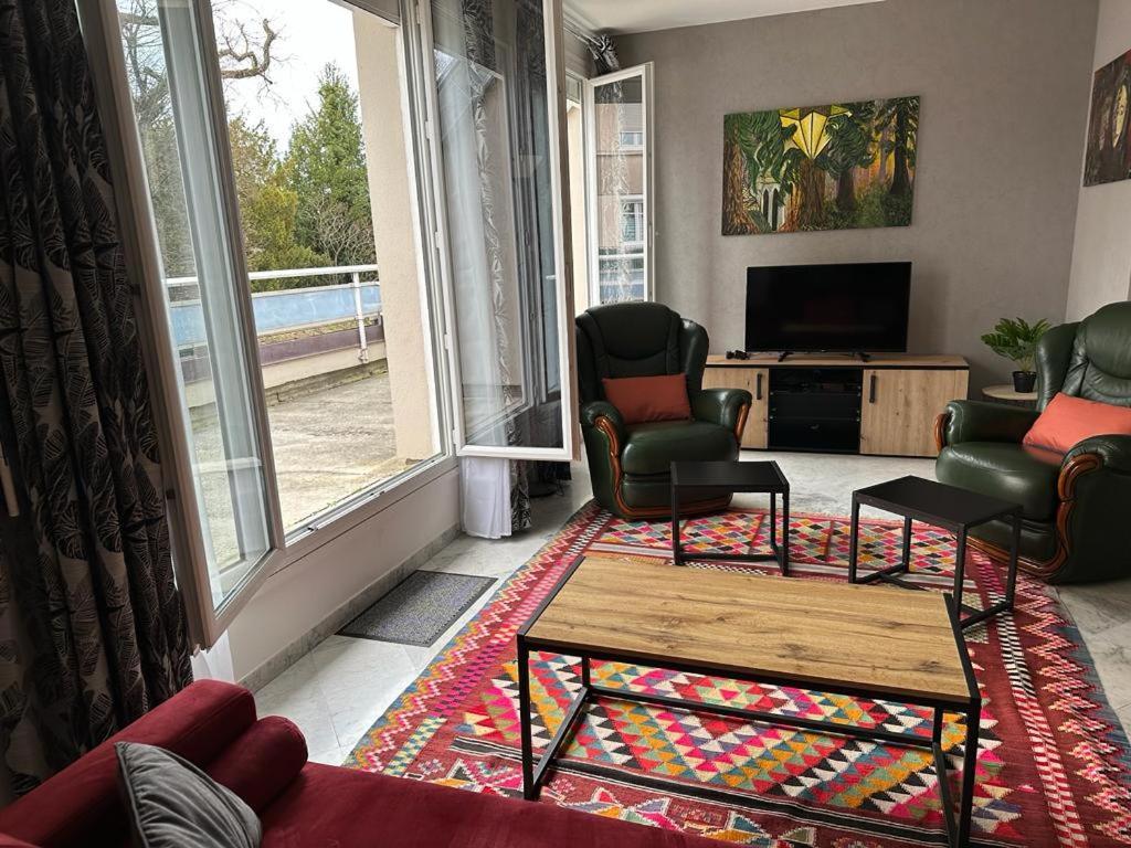 Spacious Flat Close To The Railway Station Apartment *